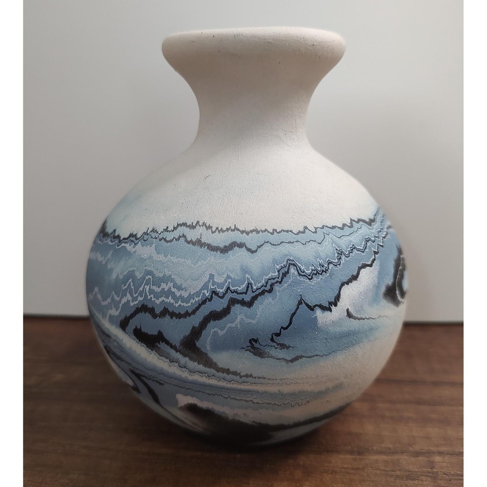 Vintage Nemadji Blue Swirl Ceramic Pottery Vase Indian River USA Bid Vase S3